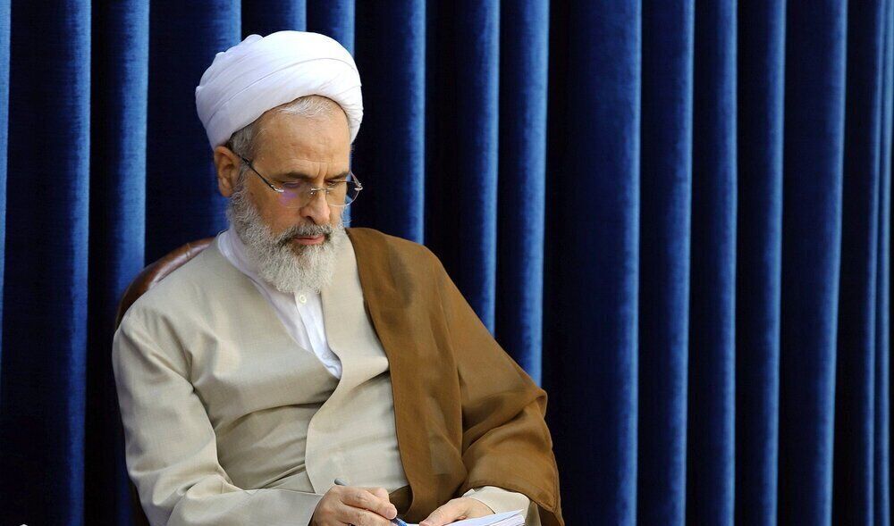 قدردانی مدیر حوزههای علمیه از رهبر انقلاب